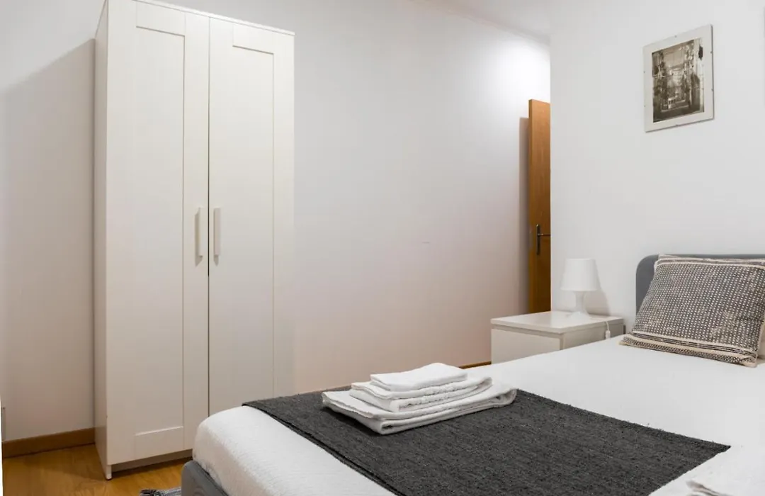 Entrecampos - Two Bedroom Apartment With Terrace-1